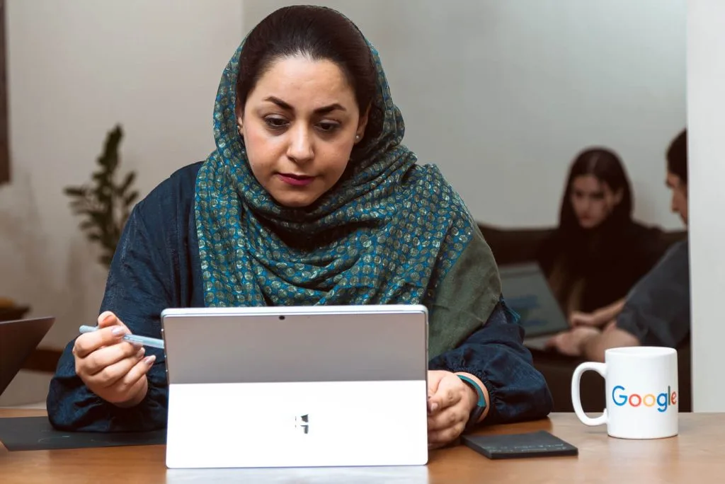 تصویر فاطمه حافظنیا متخصص گوگل ادز وی دیجیتال مارکتینگ
