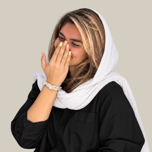 حسنا میخندند