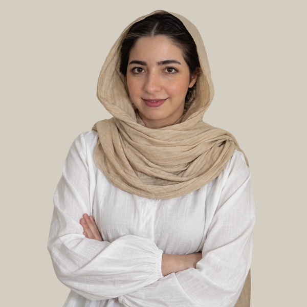دینا خندان است